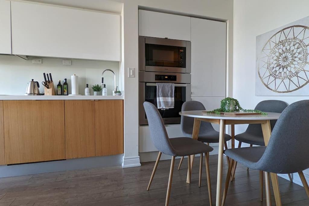 Lovely 2 Bed Condo In Downtown トロント エクステリア 写真