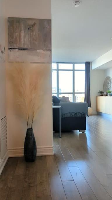 Lovely 2 Bed Condo In Downtown トロント エクステリア 写真