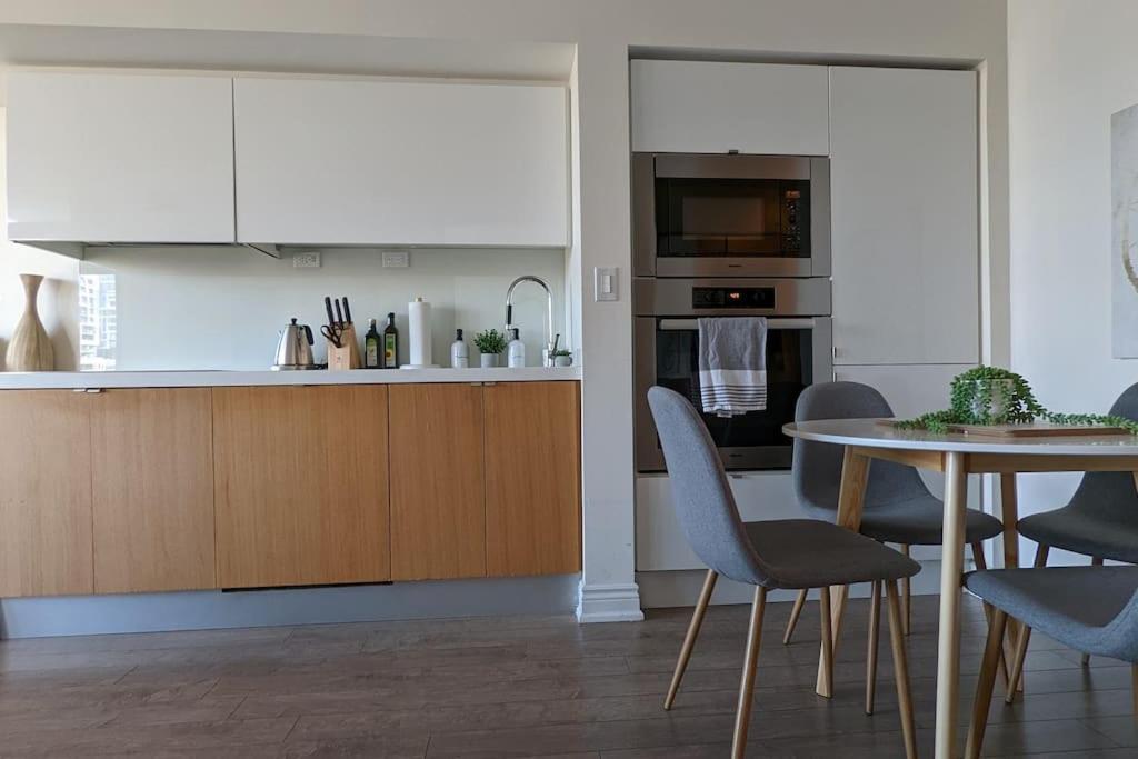 Lovely 2 Bed Condo In Downtown トロント エクステリア 写真