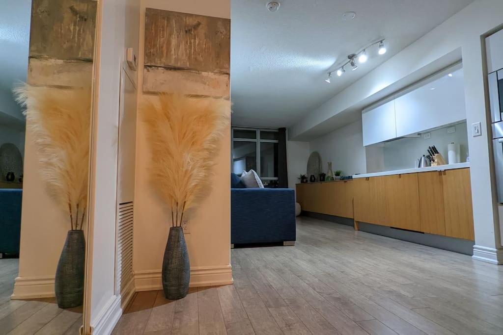Lovely 2 Bed Condo In Downtown トロント エクステリア 写真