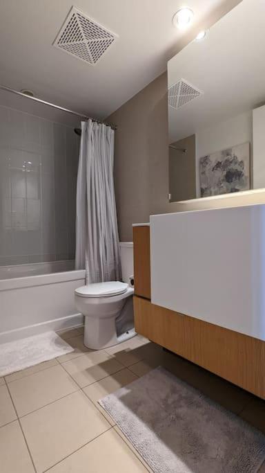Lovely 2 Bed Condo In Downtown トロント エクステリア 写真