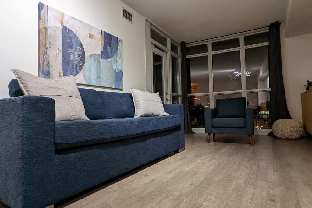 Lovely 2 Bed Condo In Downtown トロント エクステリア 写真