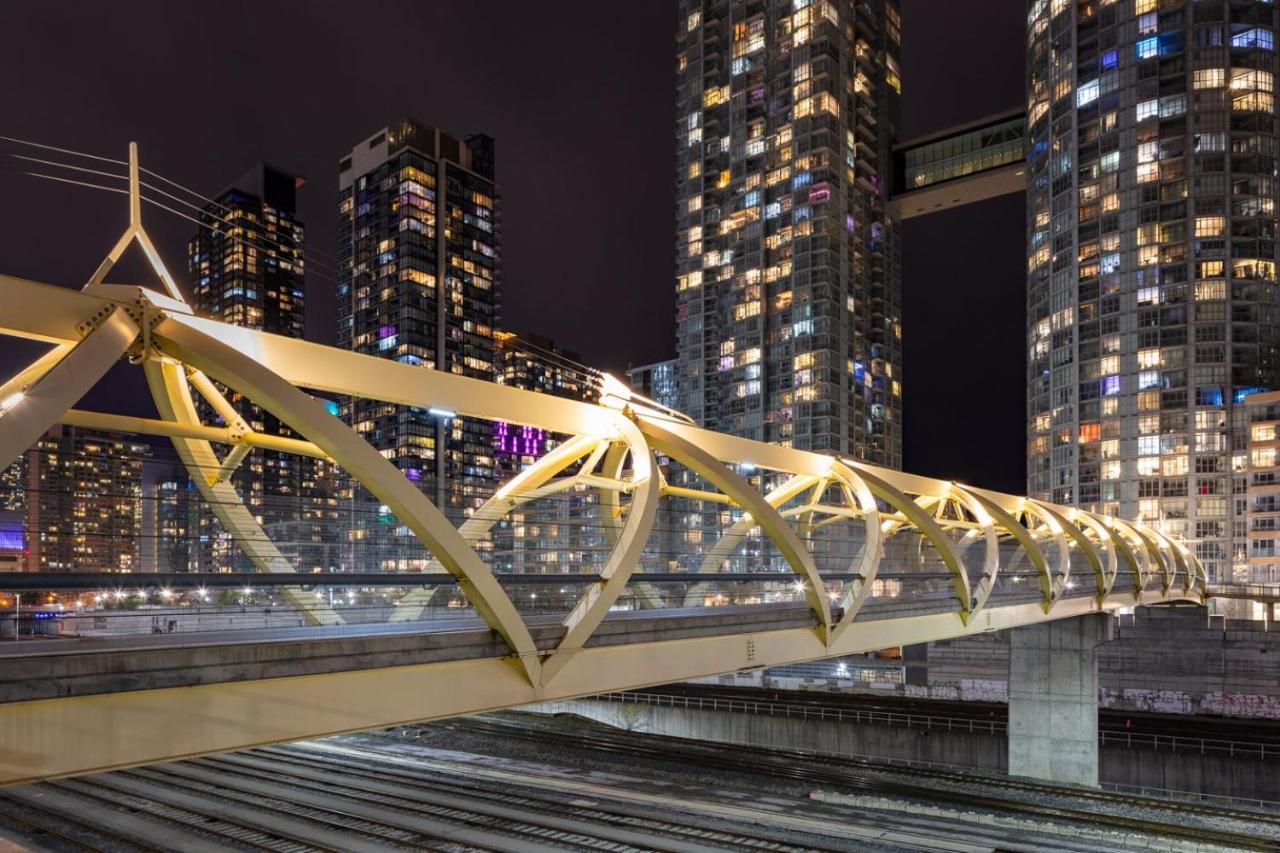 Lovely 2 Bed Condo In Downtown トロント エクステリア 写真